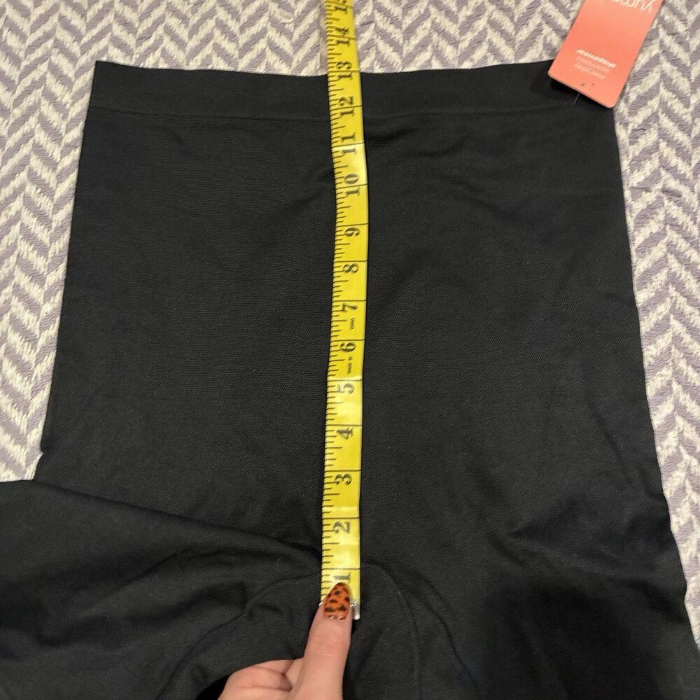 Yummie Women's High-Waist Thigh Shaper BLACK Size Medium NWT $44 - Picture 3 of 8